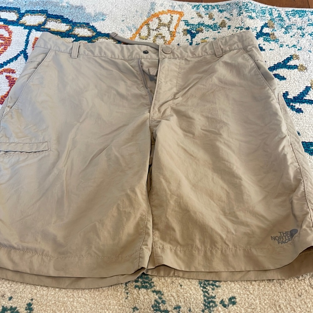 Men’s Northface shorts